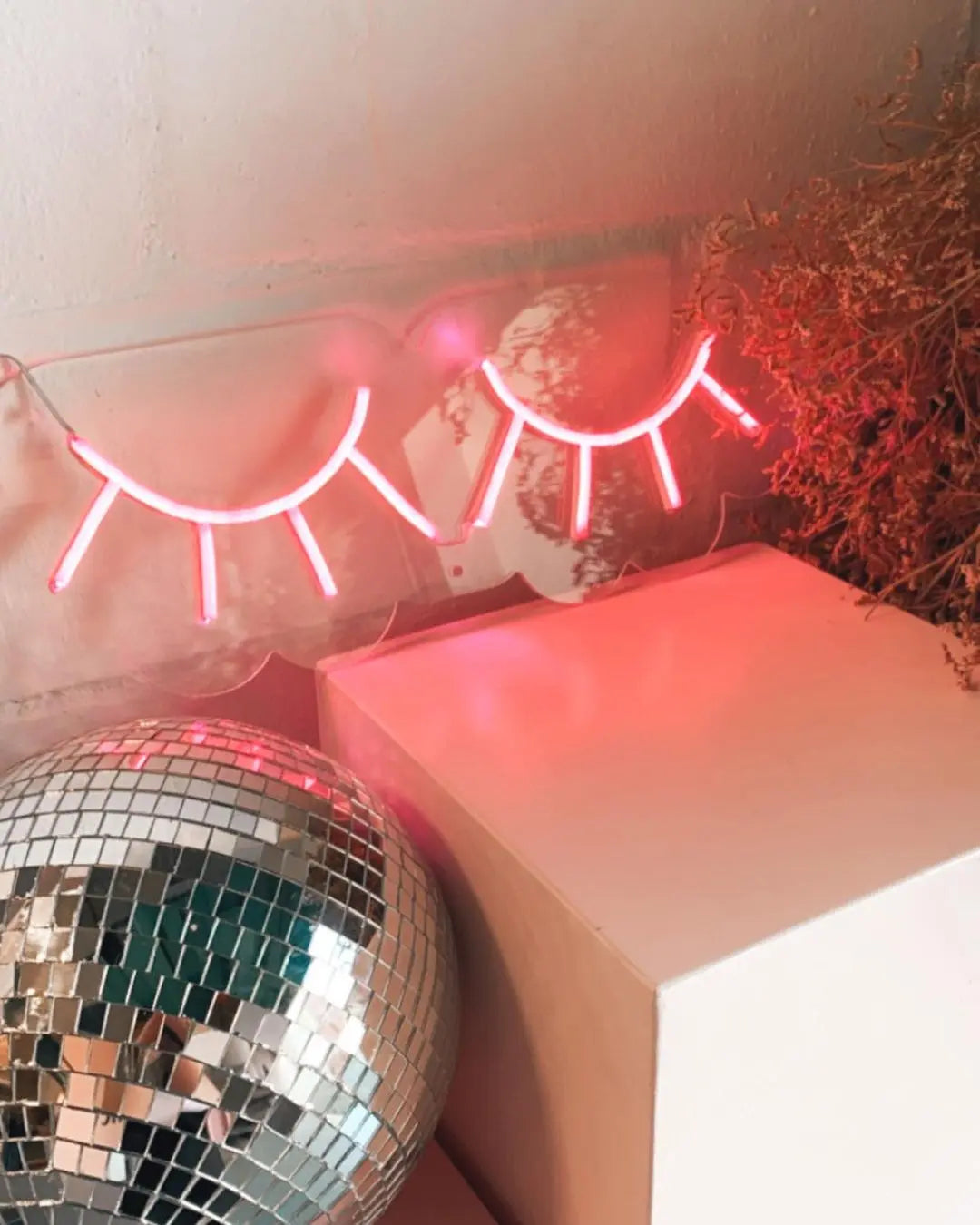 Eyelashes LED Neon Light Sign - Neon Lanes